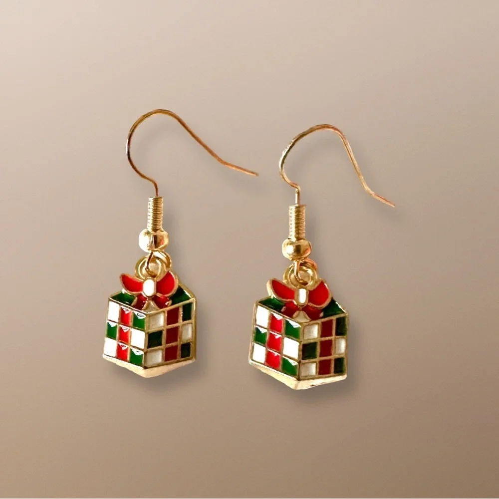 ⭐️ 5 for $25 Holiday Festive Christmas Rubik’s Cube Hoop Earrings - Picture 2 of 7